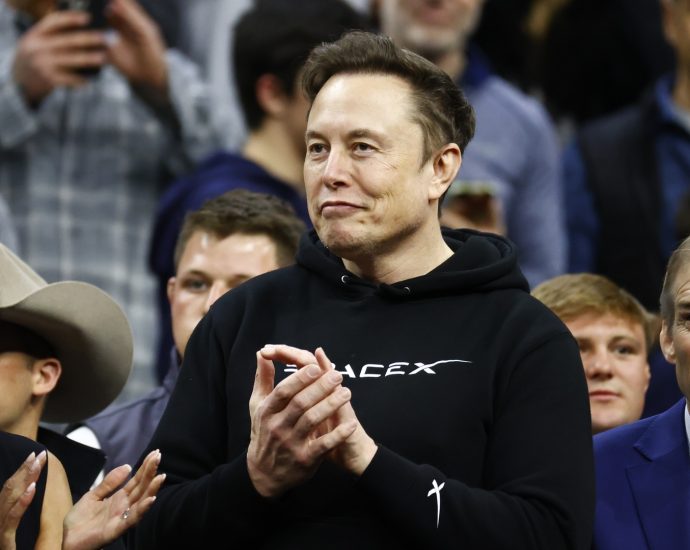 elon-musk-says-he’ll-give-every-kid-in-america-one-share-of-spacex-stock