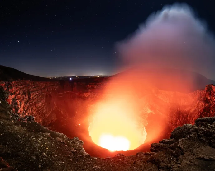 something-strange-is-happening-beneath-a-volcano-near-2-million-people