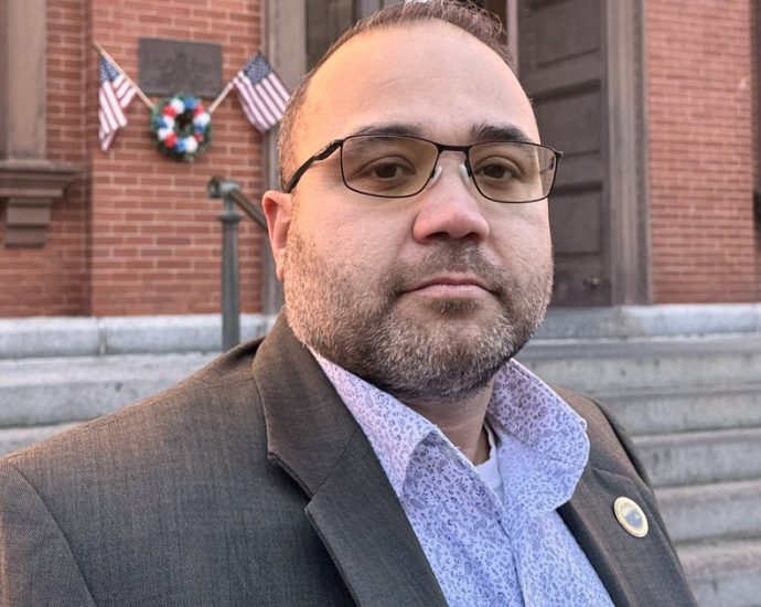 massachusetts-gop-candidate-suspends-campaign-after-car-crash-and-arrest