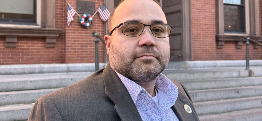 massachusetts-gop-candidate-suspends-campaign-after-car-crash-and-arrest