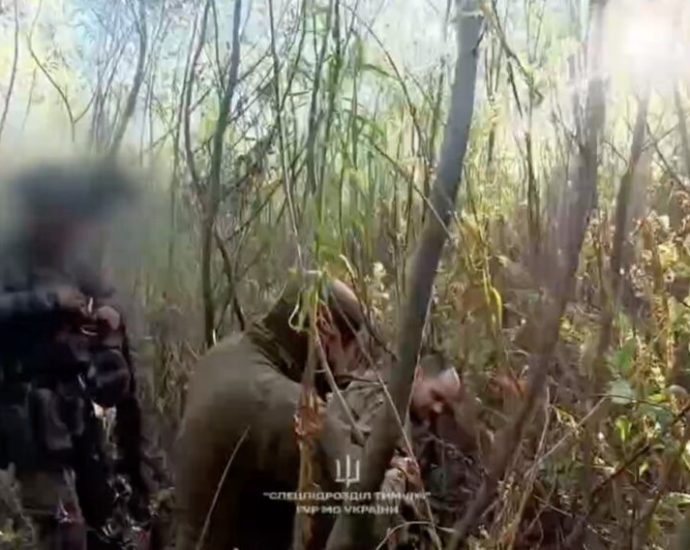 russians-try-to-sneak-toward-zaporizhzhia-through-the-dried-up-kakhovka-reservoir.-ukrainian-intelligence-captures-three