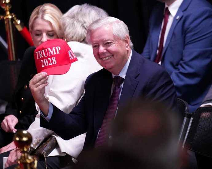 how-the-traitor’s-fbi-purge-saved-lindsey-graham-and-james-clyburn-from-a-bribery-investigation