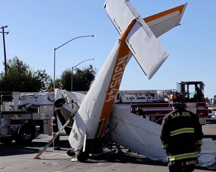 moment-plane-crashes-on-a-busy-highway-in-the-us