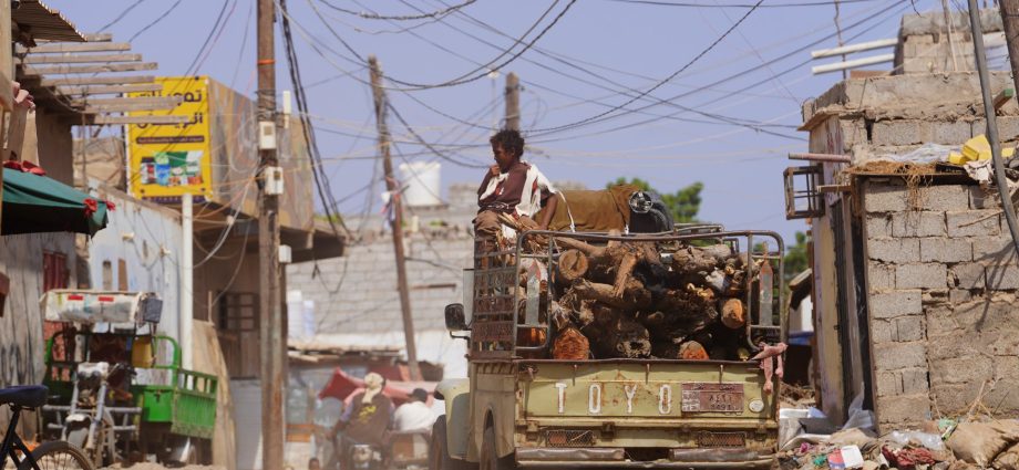 blast-heard-in-yemen’s-aden-as-houthis-claim-attack-on-military-camp