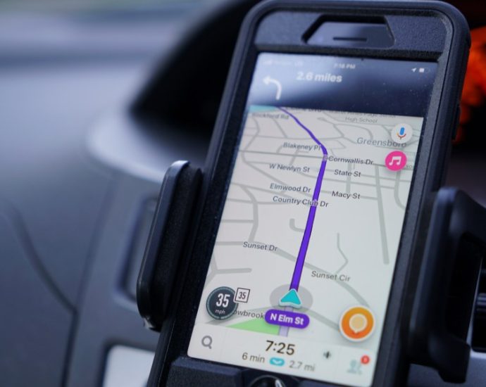 malaysia-bans-civil-servants-from-using-navigation-app-waze,-citing-data-risks-over-israeli-links
