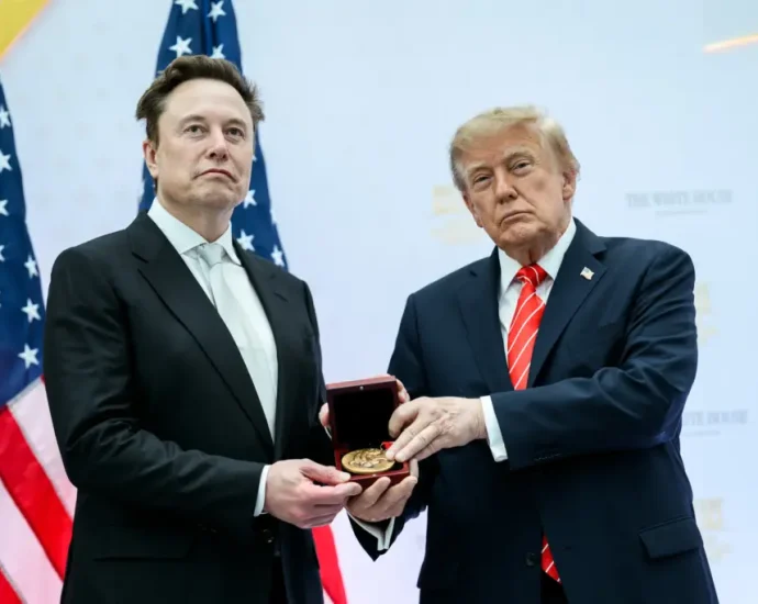 who-capped-ukraine’s-starshield?-“ultimately-potus,”-musk-said.-ultimately-musk,-reports-now-say