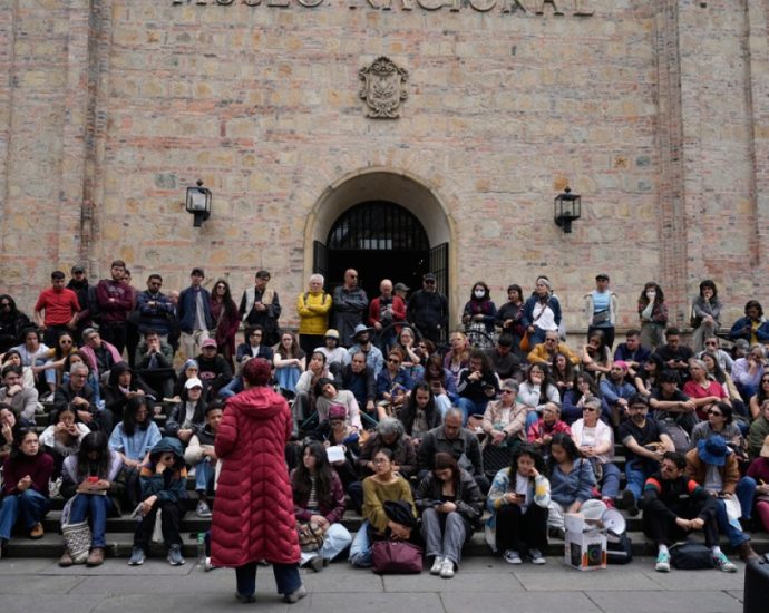 colombian-president-purges-national-museum-of-works-promoting-‘communism’