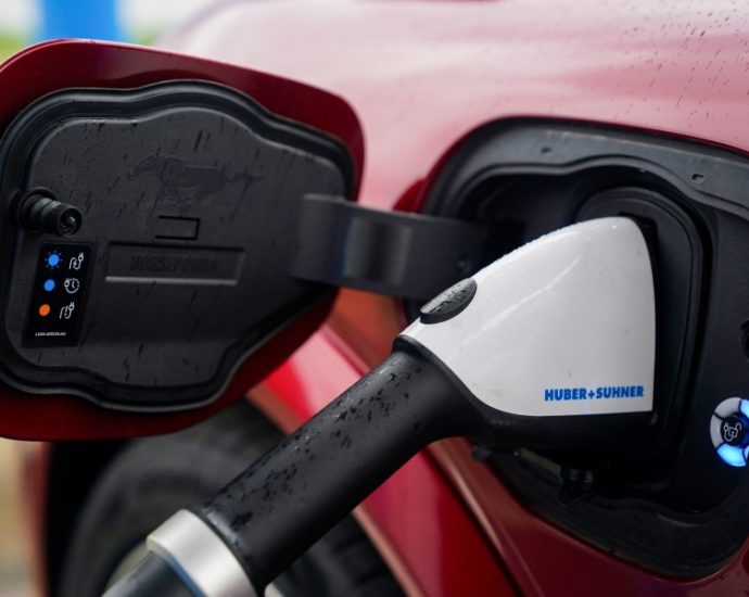 higher-gasoline-prices-have-not-revved-up-ev-sales-in-us