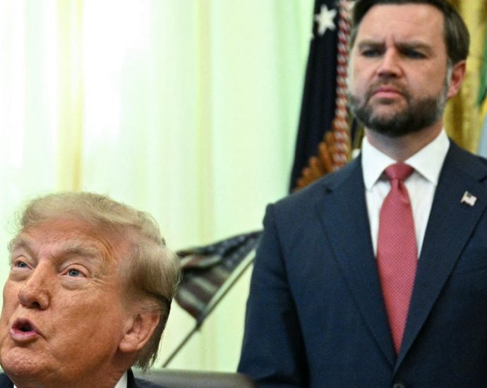 traitor-47-dodges-jd-vance-2028-endorsement-question,-with-vance-right-behind-him