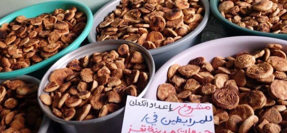 cookies-and-weapons:-women-in-yemen’s-taiz-find-ways-to-help-the-city’s-defence