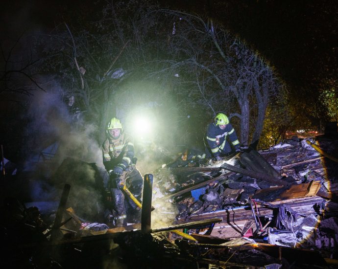 russian-strikes-hit-kyiv-after-witkoff-meets-putin