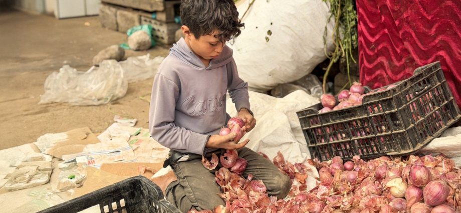 yemenis-face-severe-shortages-in-taiz-amid-houthi-blockade