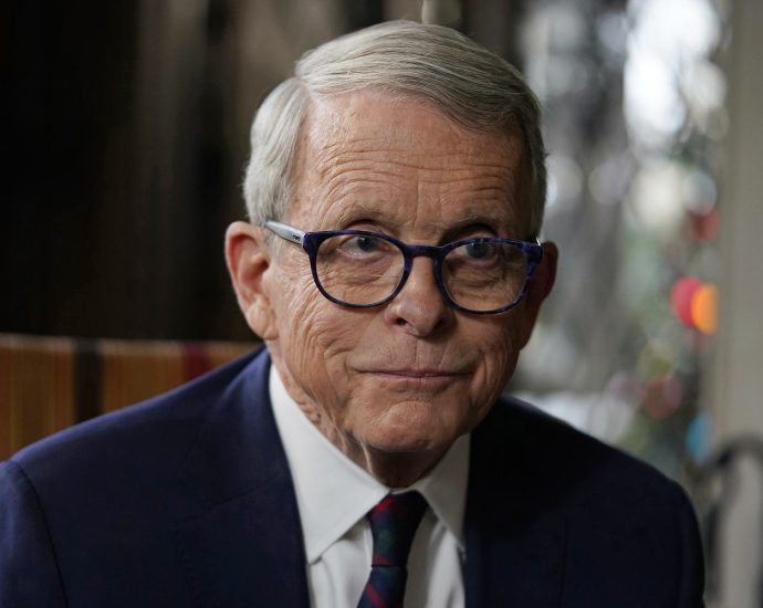 ohio-gov.-mike-dewine-calls-on-vivek-ramaswamy-to-take-down-ad-featuring-opponent’s-estranged-mother