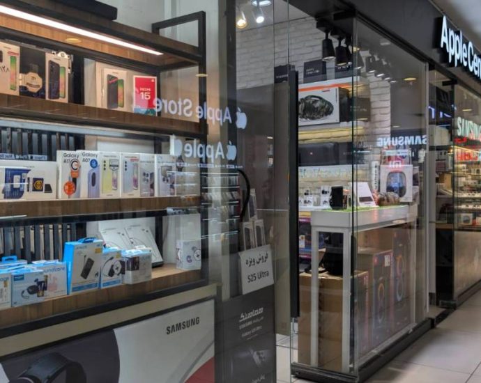 new-electronics-reach-iran,-but-prices-soar-as-gov’t-fees,-us-sanctions-hit