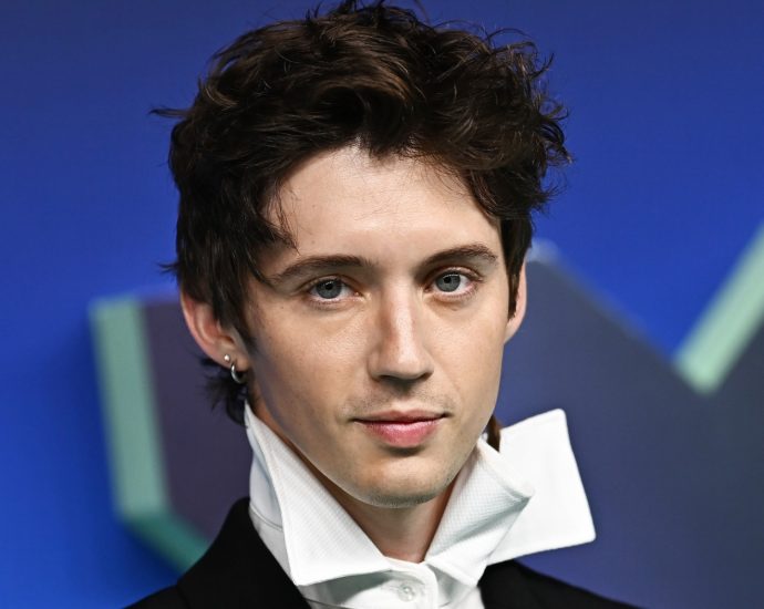 troye-sivan-opens-up-about-‘complicated’-relationship-with-men