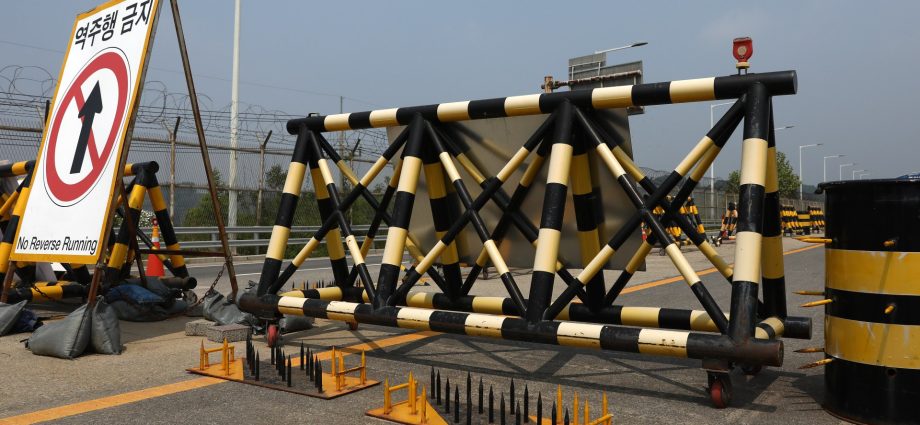 south-korea-invites-north-for-military-talks-over-border