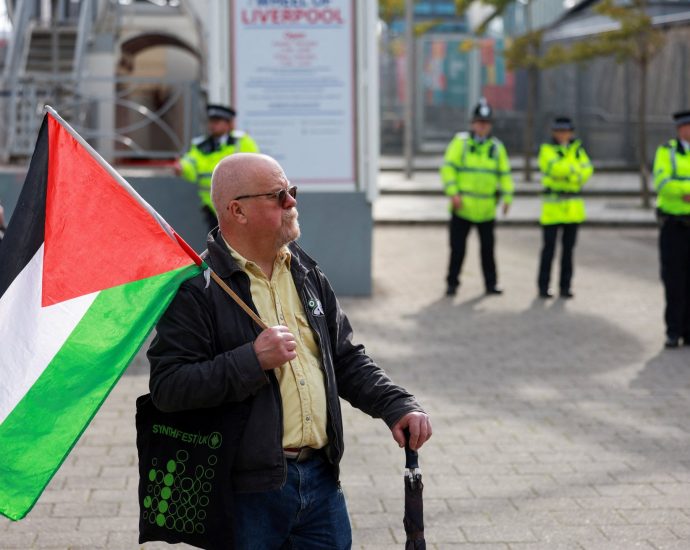 hundreds-to-defy-palestine-action-ban-in-protest-at-us-embassy-in-london
