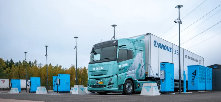 plugit-and-volvo-demonstrate-megawatt-charging-system-in-finland