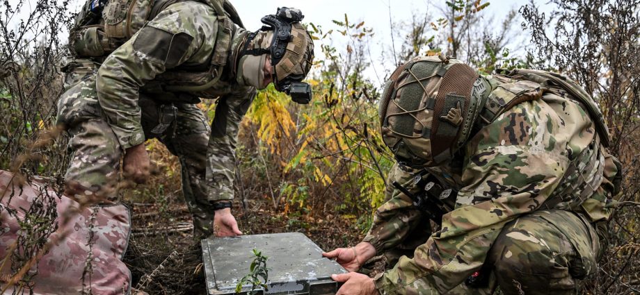 how-starlink-slowdown-hit-ukraine’s-front-line-soldiers-pushing-russia-back