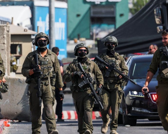 israel-locks-down-occupied-west-bank-after-hebron-shooting
