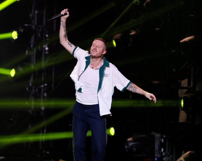 macklemore:-‘i-say-free-palestine’-as-he-kicks-off-a-new-tour