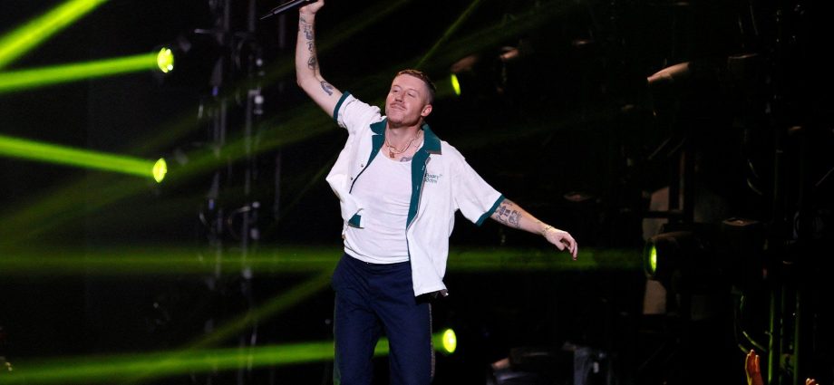 macklemore:-‘i-say-free-palestine’-as-he-kicks-off-a-new-tour
