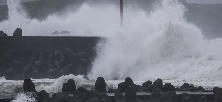 typhoon-champi-hits-taiwan,-killing-one-and-injuring-350