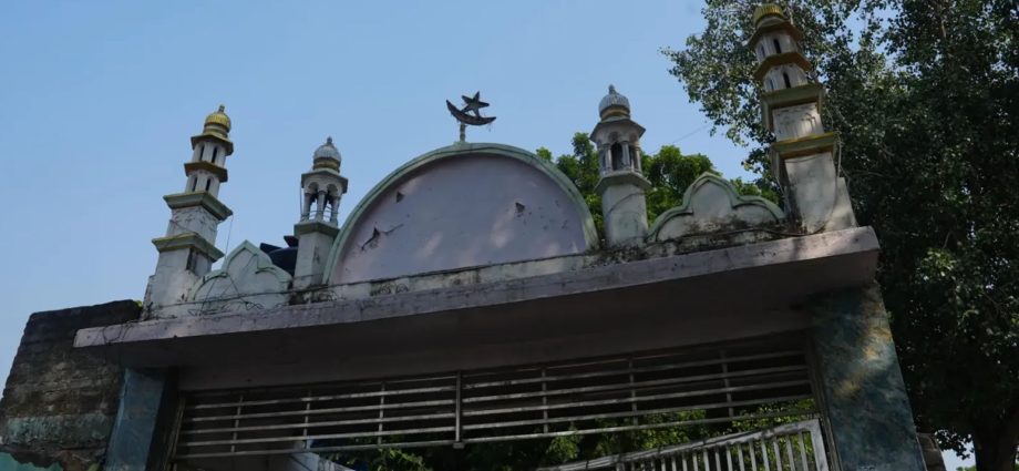 century-old-mosque-near-indian-pm’s-residence-under-gov’t-threat