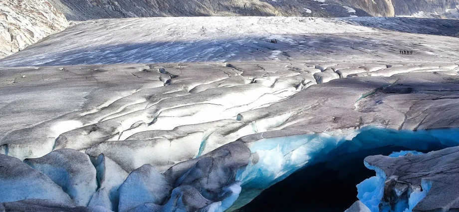 nearly-20%-of-switzerland’s-glacier-ice-has-vanished-in-just-five-years