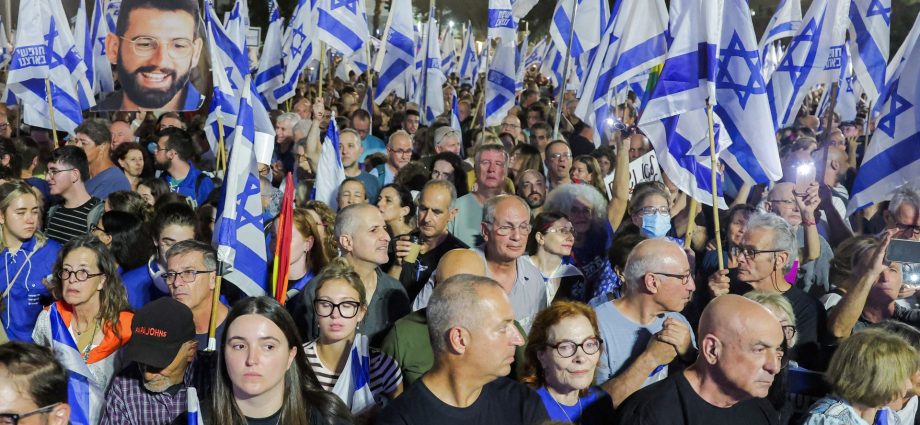 thousands-of-israelis-rally-against-netanyahu-gov’t-days-before-election