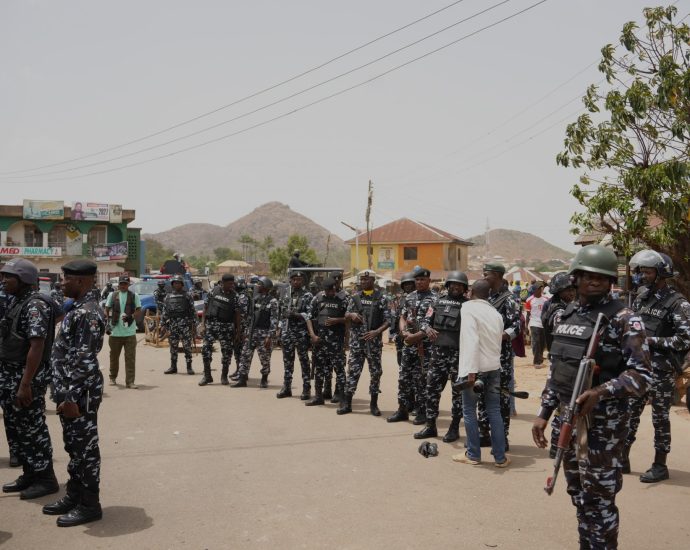 gunmen-kill-at-least-10-people-in-eastern-nigeria,-police-say