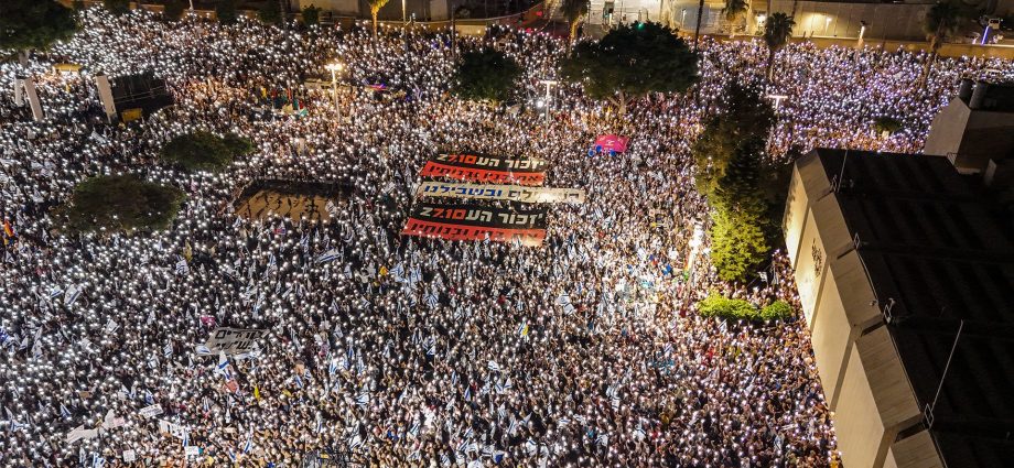 mass-rally-against-netanyahu-ahead-of-pivotal-israeli-election