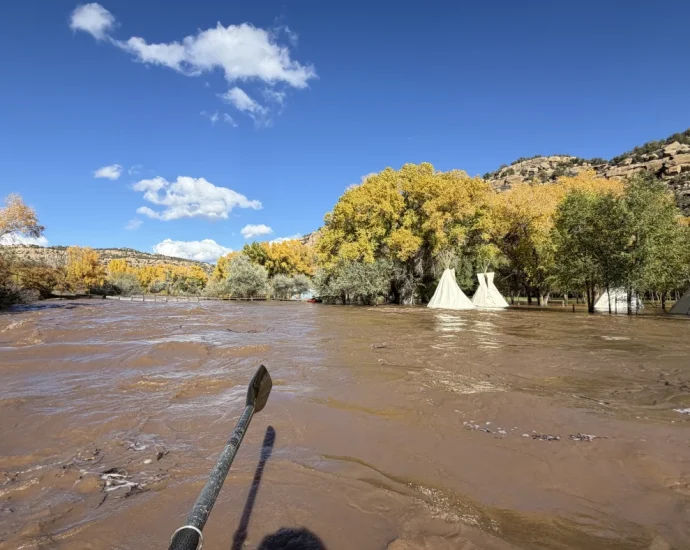 flooding-in-four-corners-region-displaces-residents,-as-storms-move-southeast
