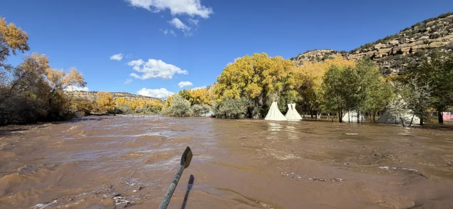 flooding-in-four-corners-region-displaces-residents,-as-storms-move-southeast