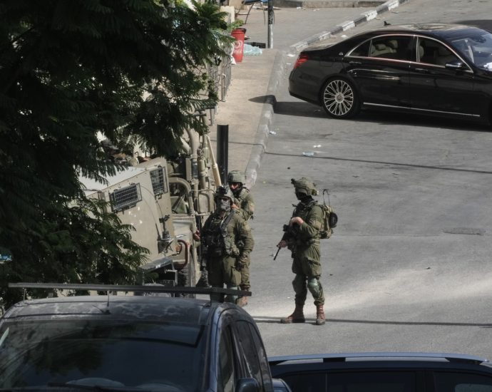 israeli-military-evicts-palestinians,-demolish-homes-in-west-bank-after-netanyahu-orders-lockdown