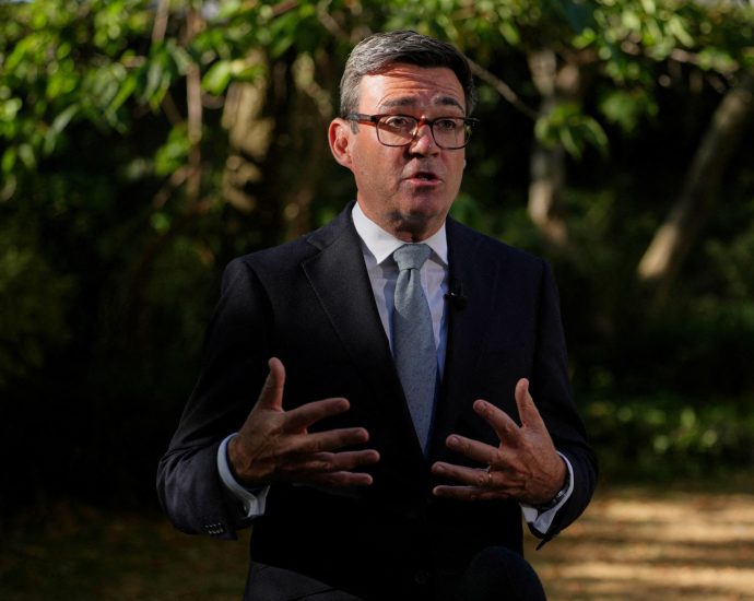 uk-pm-burnham-says-he-wants-to-discuss-a-return-to-eu-freedom-of-movement