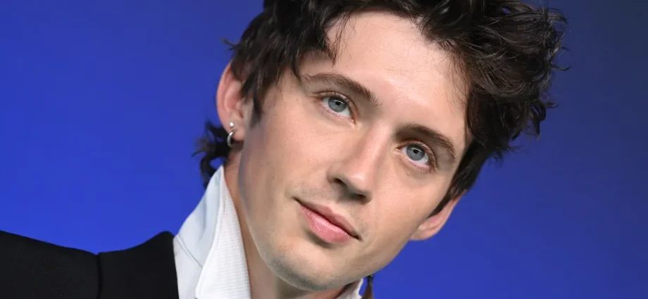 troye-sivan-on-masculinity,-bullies-and-the-teacher-who-let-him-sing-instead-of-swim
