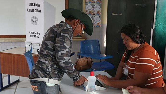 brazil:-long-queues-and-river-journeys-mark-decisive-presidential-vote