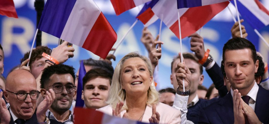 marine-le-pen-vows-french-‘renaissance’-as-far-right-eyes-seat-of-power
