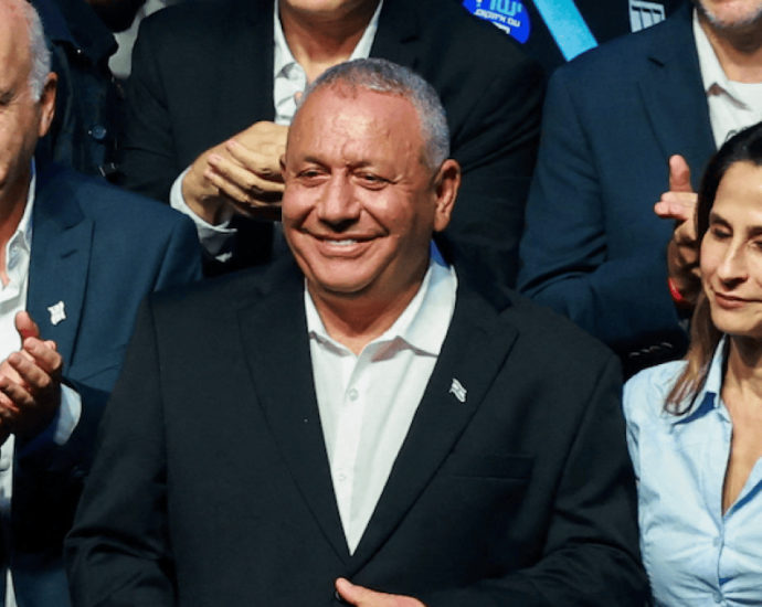 netanyahu-rival-eisenkot-holds-final-rally-before-israeli-election