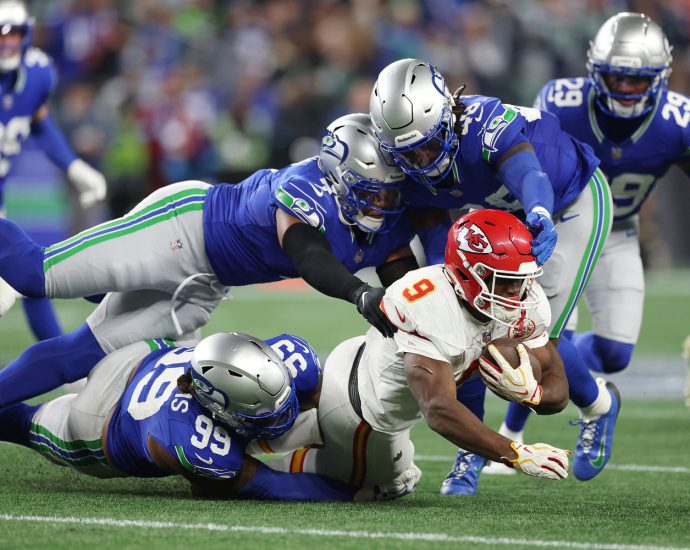 seahawks-defense-dominates-patrick-mahomes,-kenneth-walker-iii-in-big-win