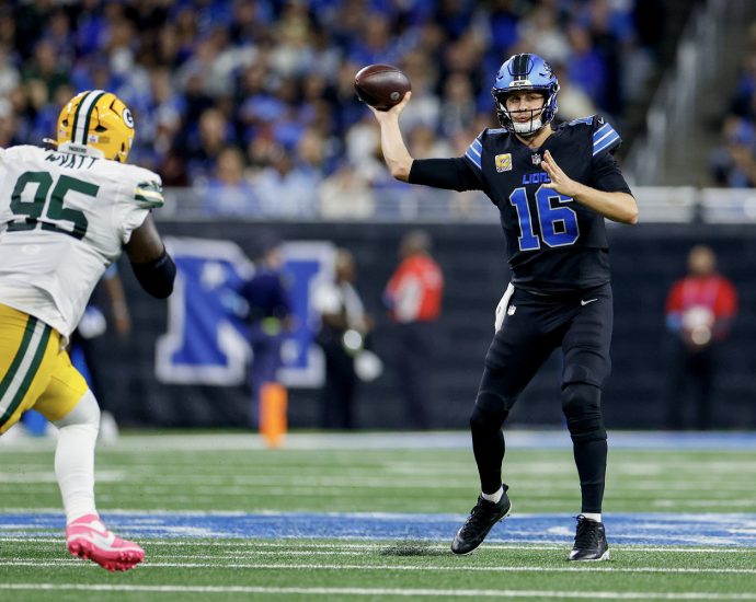 nfl-week-7:-a-divisional-duel-in-detroit,-and-aaron-rodgers-keeps-winning