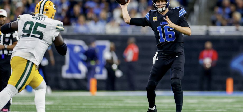 nfl-week-7:-a-divisional-duel-in-detroit,-and-aaron-rodgers-keeps-winning