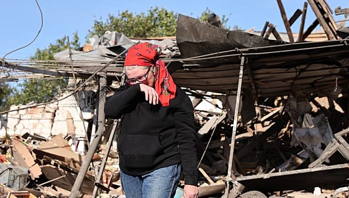ukraine:-russian-strikes-hit-odesa-and-zaporizhzhia,-injuring-four