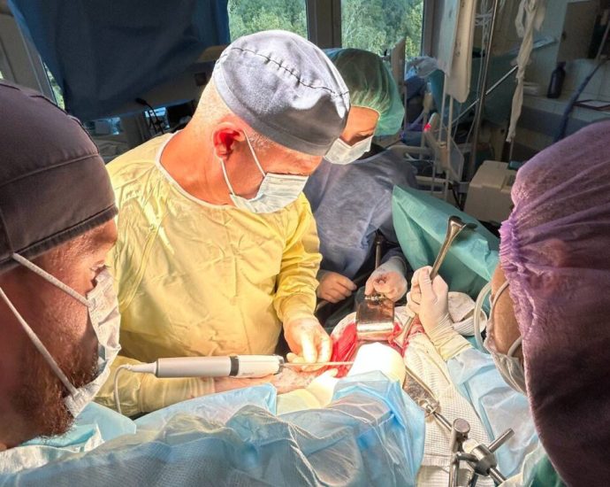 sixteen-ukrainian-doctors-who-work-near-fighting-went-through-three-western-trauma-programs-in-one-week.-american-surgeons-led-drills