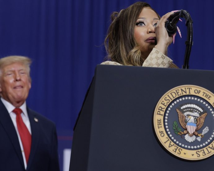 nicki-minaj-targets-trans-youth-care-at-the-traitor’s-michigan-rally