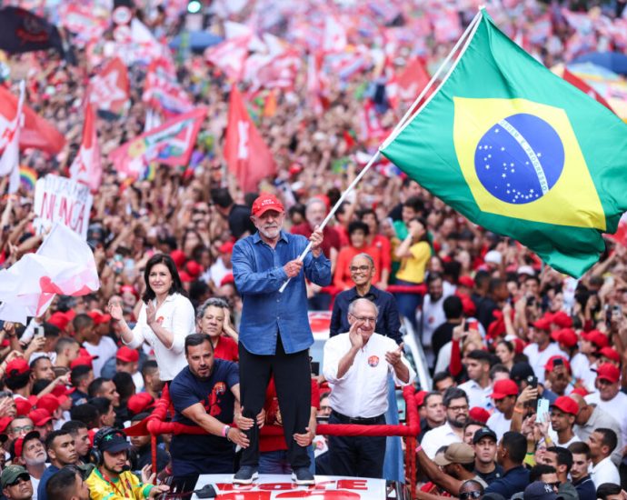 climate-activists-celebrate-lula’s-win-in-brazil,-but-warn-the-fight-is-far-from-over