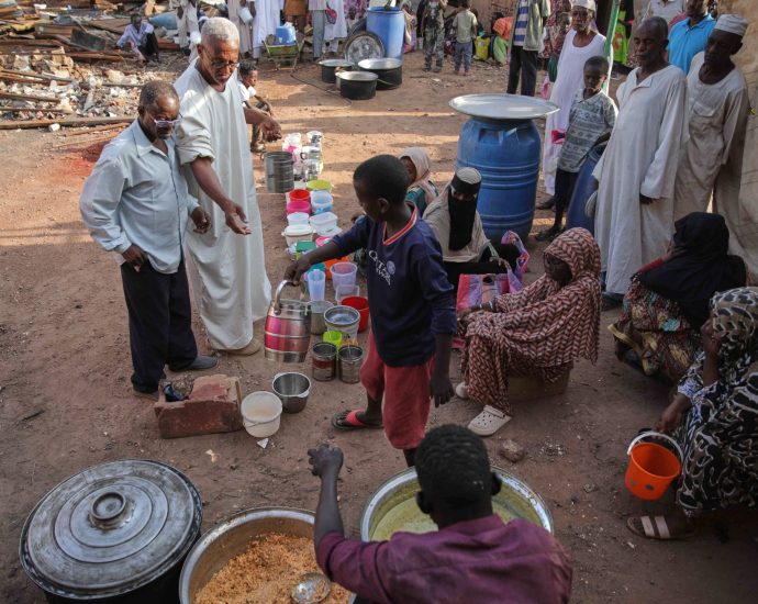 us,-eu-and-30-countries-warn-of-famine-risk-in-sudan,-call-for-aid