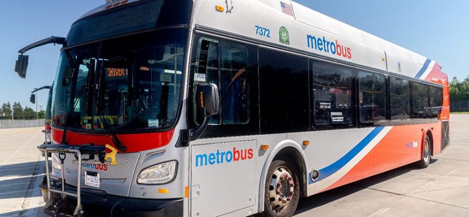 new-flyer-secures-additional-order-of-100-hybrid-and-electric-transit-buses-for-washington-metro
