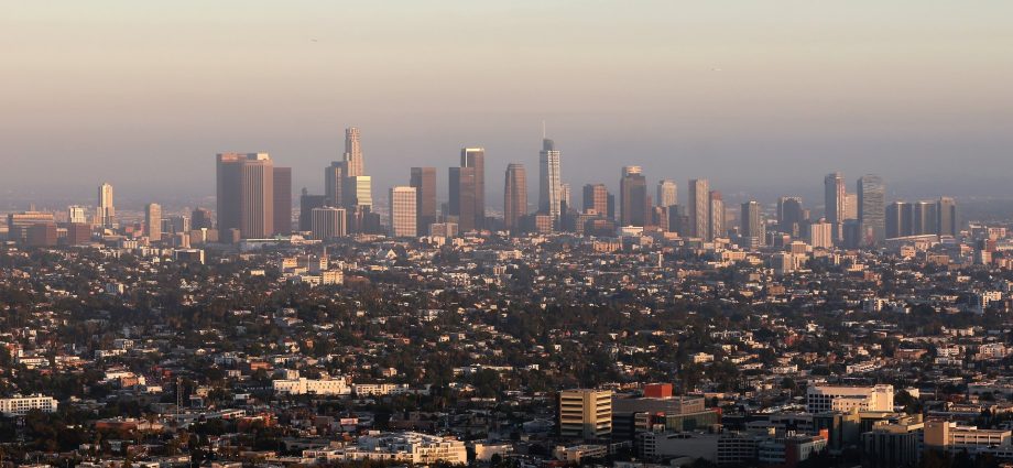los-angeles-wants-to-open-a-bank.-critics-say-the-risks-could-fall-on-taxpayers
